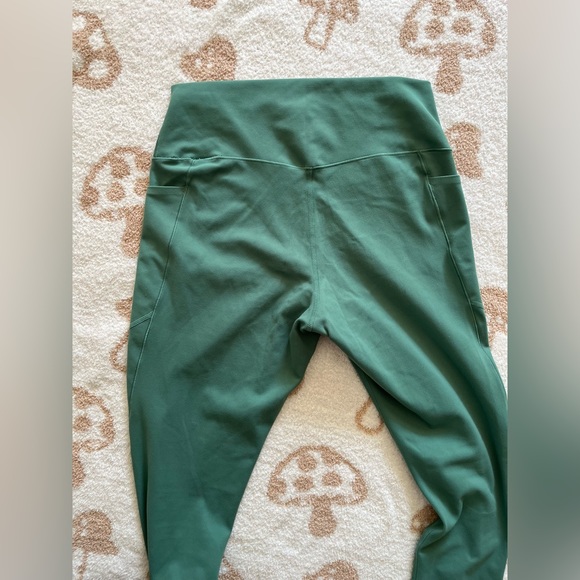 Uniqlo AIRism UV Protection Pocketed Soft Leggings - Picture 4 of 5